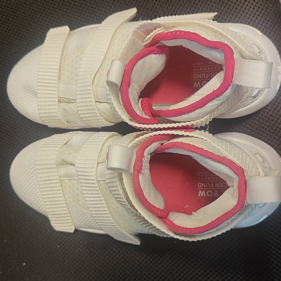 Nike Zoom Kay Yow Cancer Fund Shoes 6Y - Picture 6 of 7